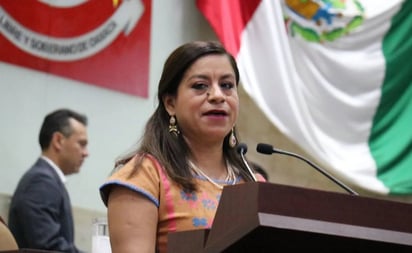 Paola insiste sólo quiere ir a la secundaria sin que usar falda o pantalón afecte su educación en Oaxaca