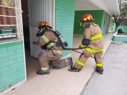 Nava realiza simulacros con Bomberos y PC