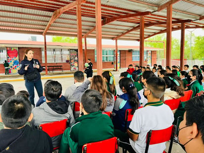 Realizan pláticas de concientización en las escuelas 