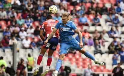 Cruz Azul hace del Estadio Azteca una fortaleza con el Tuca Ferretti