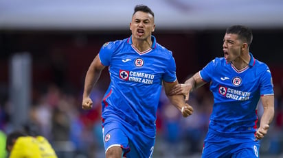 Cruz Azul liga victorias con penal de Iván Morales