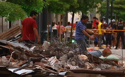 Sube a 15 el número de muertos tras sismo en Ecuador y Perú