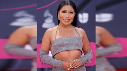 Yalitza Aparicio vuelve a conquistar en redes, ahora en vestido escotado