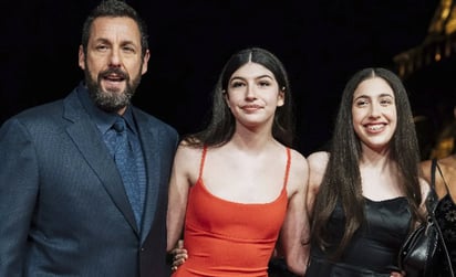 Adam Sandler recibe premio pero sus hijas se llevan toda la atención: Se tratan de Sadie y Sunny, de 16 y 14 años