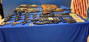 Decomisan armas en el puerto de Eagle Pass con destino a México