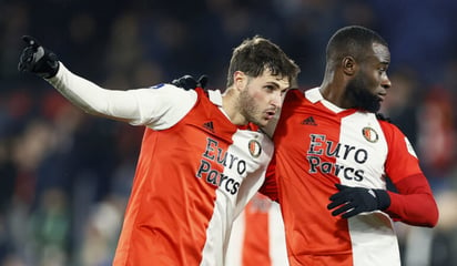 ¡Efecto Santiago Giménez! El Feyenoord sueña con el triplete en una temporada histórica