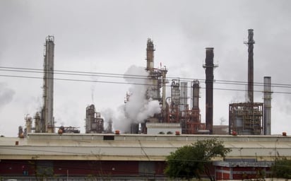 Refinería de Monterrey traerá consecuencias al sistema de salud, advierte investigador de la UANL