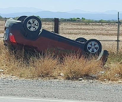 Camioneta vuelca en el Fraccionamiento San Antonio de Frontera