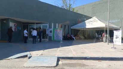 Grupo de maestros se manifiesta en el ISSSTE por carencias que sufren 