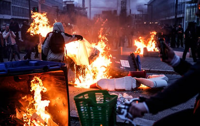 Macron enfrenta 250 protestas por reforma a pensiones en todo el país