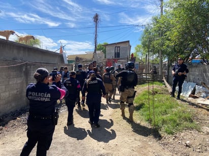 Policías sirven a la ciudadanía con labores de proximidad social 