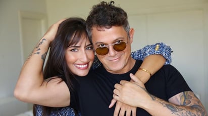 La novia de Alejandro Sanz conquistó la red con elegante minivestido