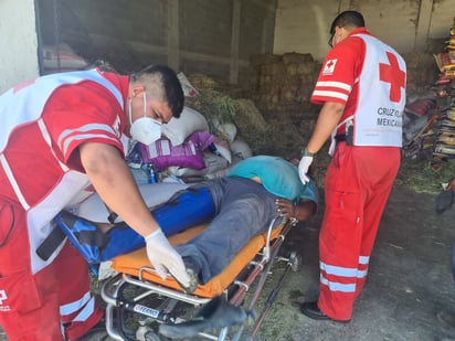 Conductor embiste a motociclista y se fuga