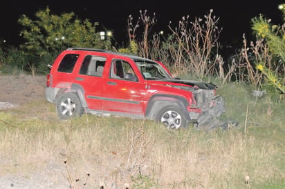 Conductora alcoholizada vuelca su camioneta en la avenida Industrial de Monclova