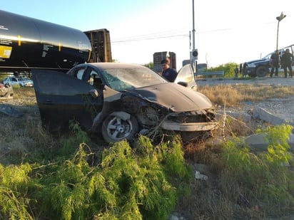 Conductor es embestido por el tren en Villa Unión