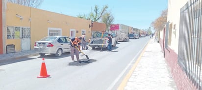 Cuatro Ciénegas trabaja en programa de bacheo