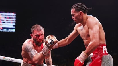 David Benavidez no pudo noquear, pero hizo mucho daño a Caleb Plant