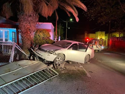 Jovencita choca contra un domicilio en Allende