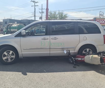 Motociclista se estrella contra camioneta en el bulevar Harold R. Pape en Monclova 