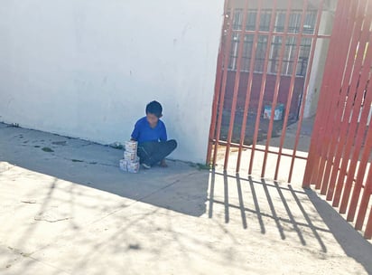 Niños sufren abandono emocional de sus padres