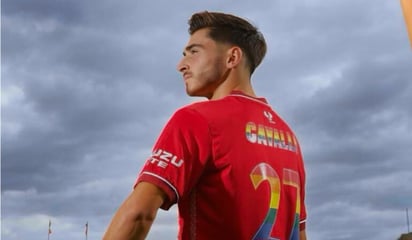 Josh Cavallo, primer futbolista en declararse gay recibe amenazas de muerte