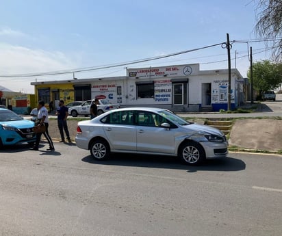 Apresurado conductor provoca choque por alcance en la Avenida Sidermex de Monclova