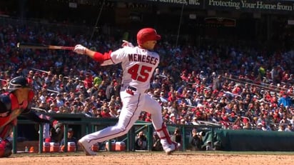 Joey Meneses produciendo carrera para Washington