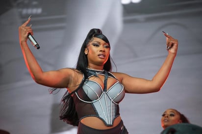 Megan Thee Stallion se encuentra en negociaciones para protagonizar película junto a Adam Sandler