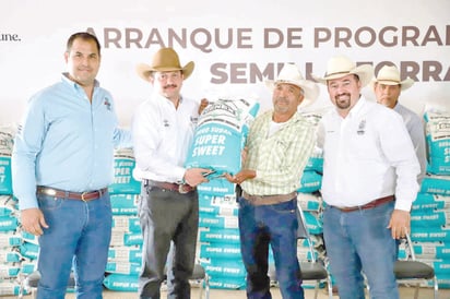 Ejido presa San Pedro recibe semilla forrajera