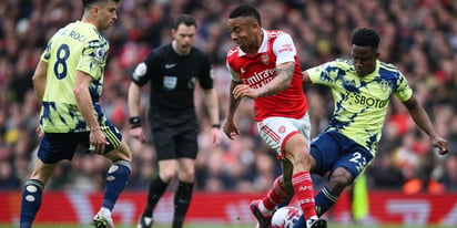 Gabriel Jesus lidera la victoria del Arsenal ante el Leeds y mantiene al City a ocho puntos