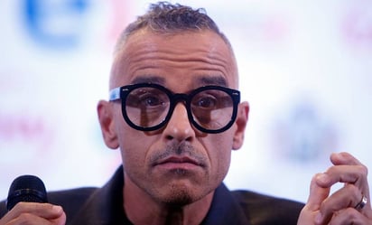 Eros Ramazzotti se va del escenario; molesto con el cuerpo de seguridad