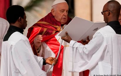 Oficia papa Francisco misa de Domingo de Ramos