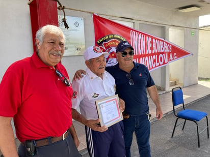 Unión de Bomberos Monclova reconoce a elementos