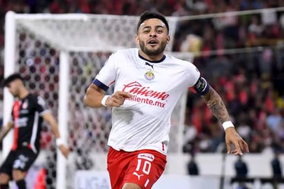 Alexis Vega celebró gol ante Atlas dándole un trago a una cerveza