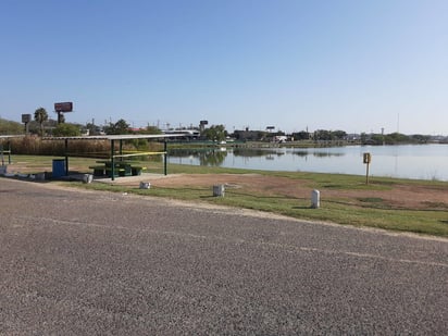 Espacios en el lago del condado se encuentran llenos para pascuas 