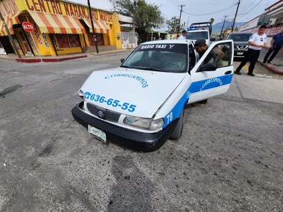 Mujer resulta lesionada en choque suscitado en la Zona Centro de Monclova