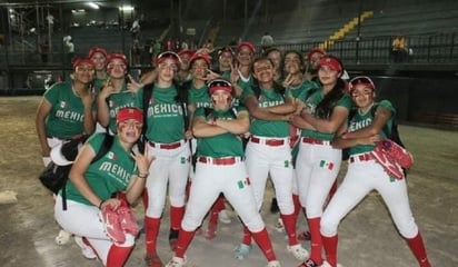 Selección Mexicana de Softbol recrea el festejo de Randy Arozarena tras ganarle a Argentina