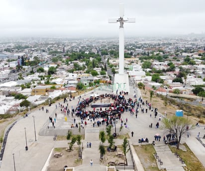 Video: Viacrucis viviente reúne a cientos de monclovenses