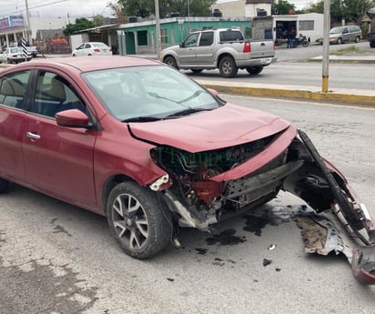 Conductor ignora alto y lo chocan en la colonia Hipódromo de Monclova 