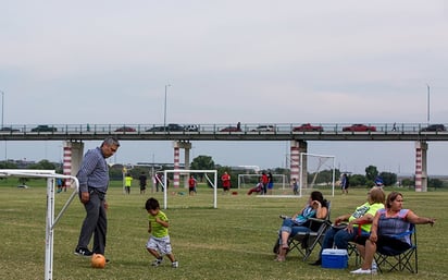 Exhortan a cuidar parques en Eagle Pass 