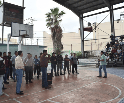 Senador dialoga con Leija sobre asunto de AHMSA