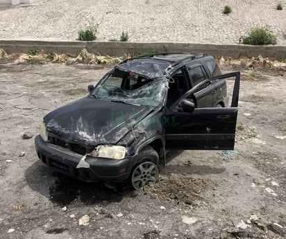 Camioneta termina en el fondo del Río Monclova