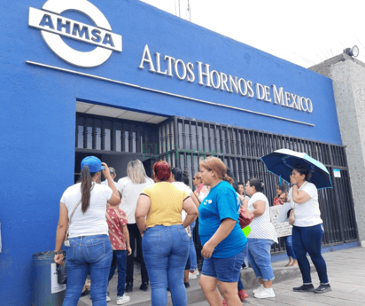 Familiares de obreros exigen pago del ahorro a AHMSA