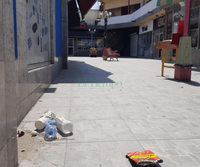 Calles del Centro de Monclova repletas de basura