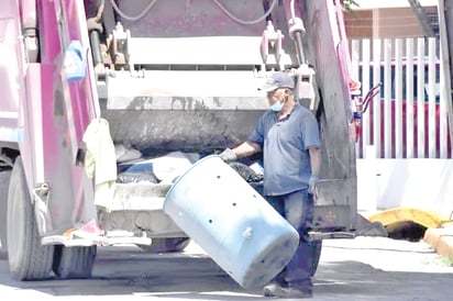 Limpieza lleva un 95% de cambio a botes de basura