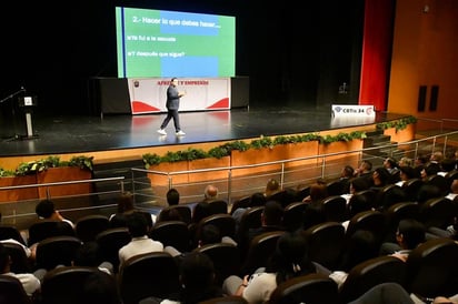 Alumnos del CBTis 34 reciben conferencia 'Aprende y Emprende'