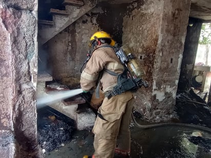 Bachicha de cigarro acaba con una casa