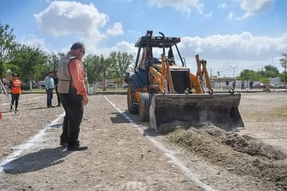 Obras Públicas supervisa trabajo en canchas