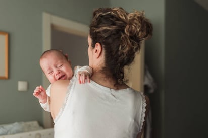 5 razones por las que el bebé llora después de la comida