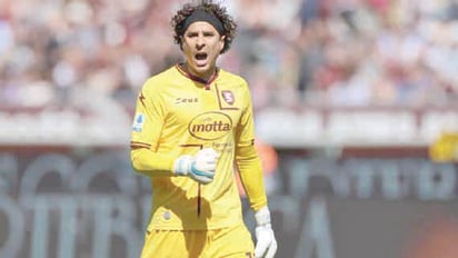 Ochoa mantuvo el cero, Salernitana goleó al Sassuolo y se aleja del descenso